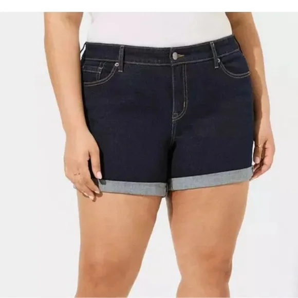 Torrid 5 Inch Perfect Boyfriend Vintage Stretch Mid-Rise Short NWT Size 26 - Picture 1 of 3